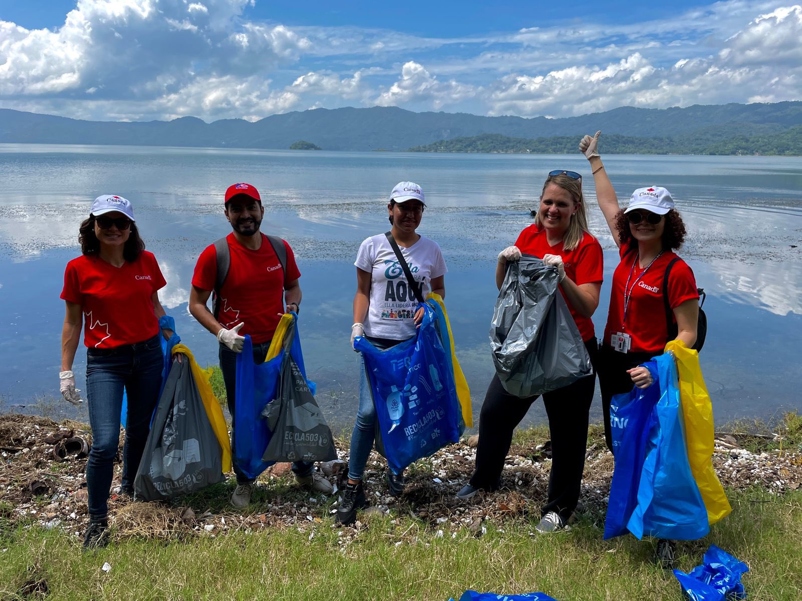 realizan-jornada-de-limpieza-en-lago-de-ilopango-entre-alcaldia-y-comunidad-internacional